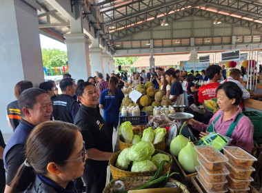 “รมช.เกษตร” ปักหมุดตลาดเกษตรกรเชียงราย หนุนบริโภคผลไม้ไทย ... พารามิเตอร์รูปภาพ 64